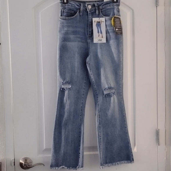 YMI Light Wash Kick Flare Jeans Size 3 26W - Picture 1 of 12
